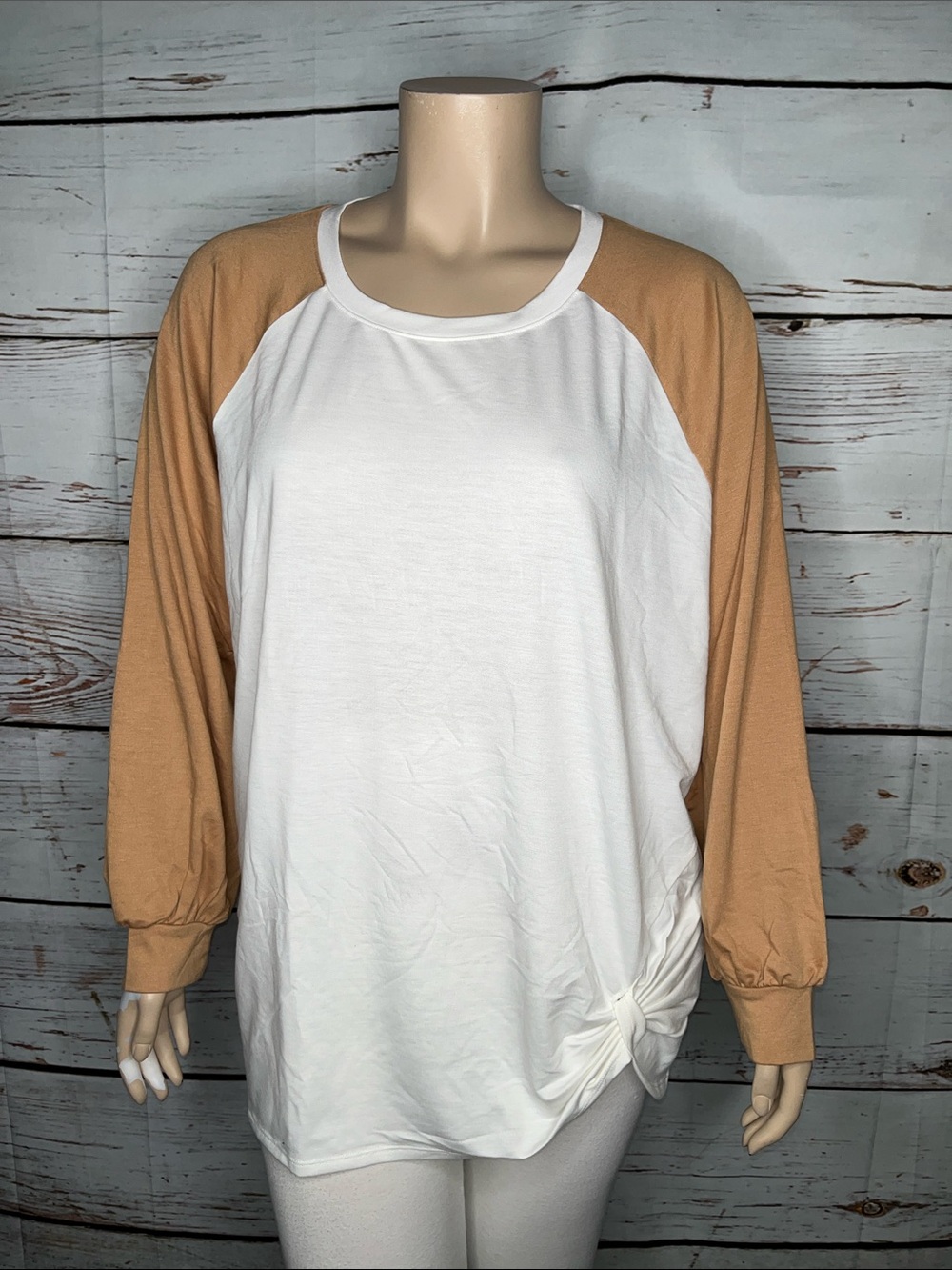 Belle by Kim Gravel NWOT 2X Tan White Colorblock Knot Hem Raglan Sleeve Knit Top
